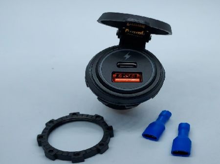 Wasserdichter Dual-USB-3.0A + Type-C-Ladegerät mit Federabdeckung - Wasserdicht-Dual-USB-3.0A + Type-C-Ladegerät-mit-Federabdeckung